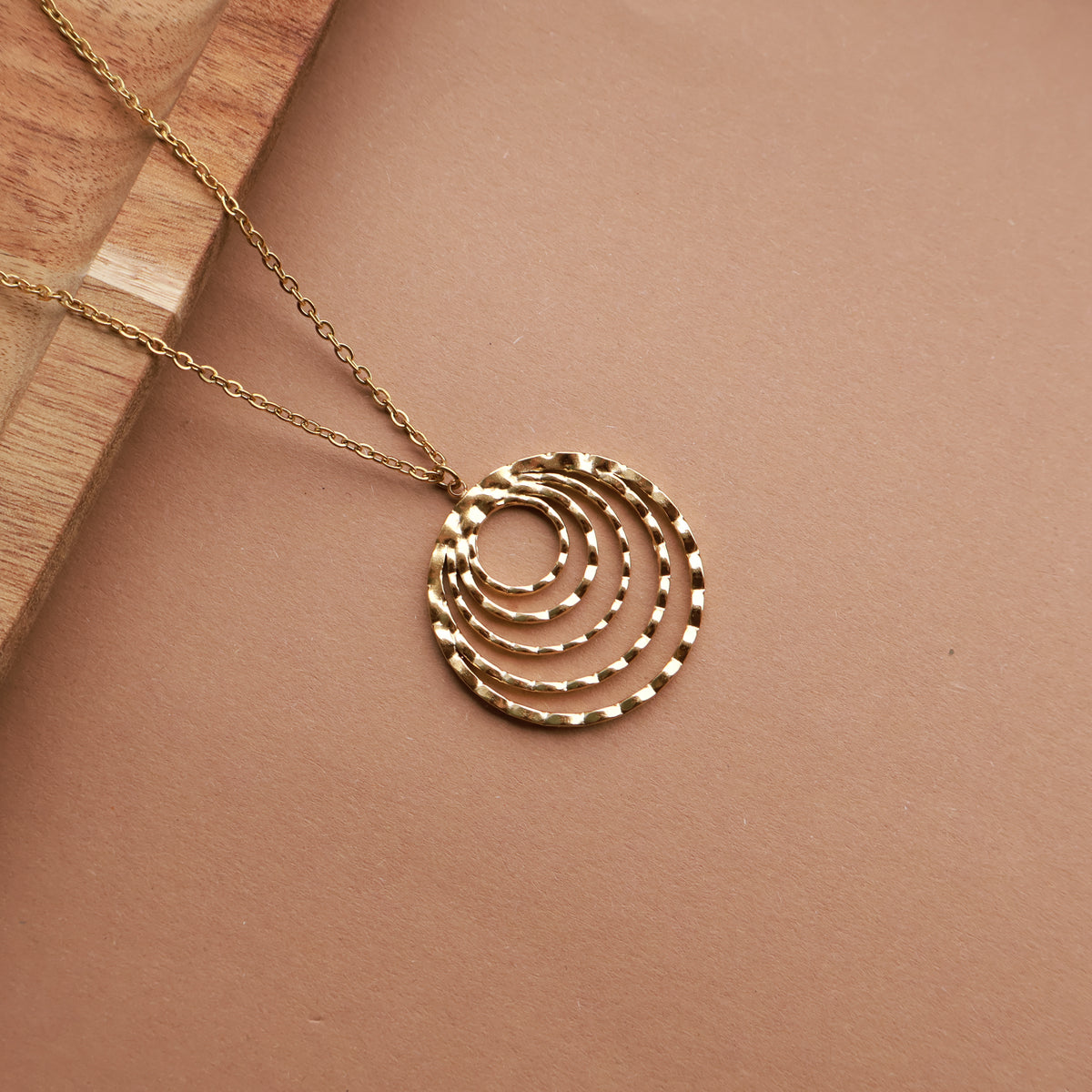Lange Goldkette mit großem Kreis-Anhänger, Edelstahl