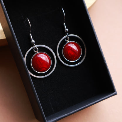Ohrringe in Silber und Dunkelrot mit Kreis Anhänger, Edelstahl