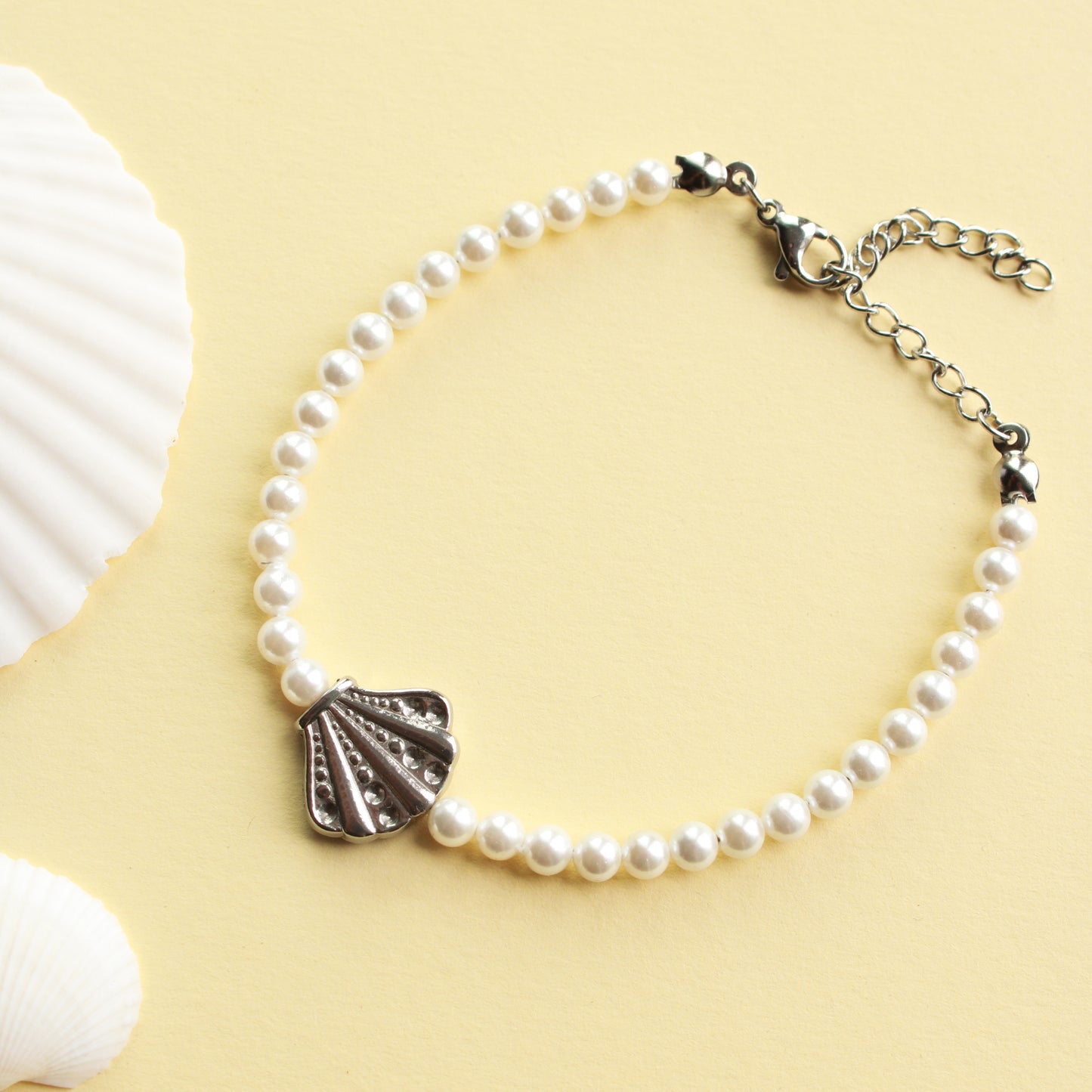 Perlenarmband mit Muschelkernperlen und Muschel Motiv, Edelstahl