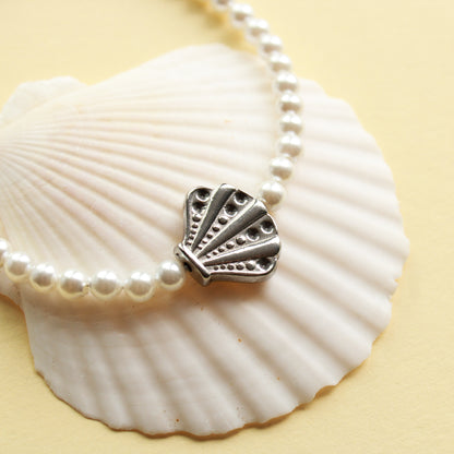 Perlenarmband mit Muschelkernperlen und Muschel Motiv, Edelstahl