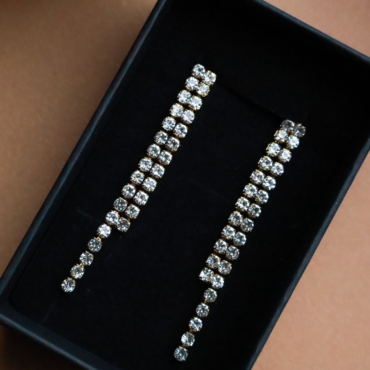 Funkelnde Ohrringe in Gold aus Edelstahl, Strass-Ohrstecker