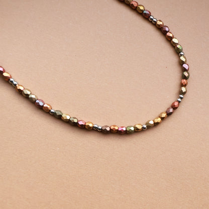 Perlenkette in warmen Erdtönen und Silber, Perlen mit Metallic-Matt Effekt