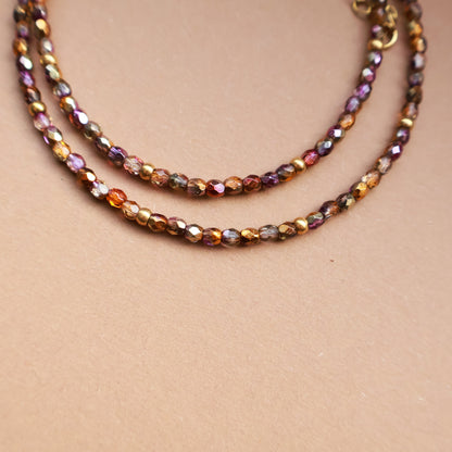 Halskette Ember in funkelnden Erdtönen, Handgefertigte Perlenkette mit vergoldetem Edelstahl