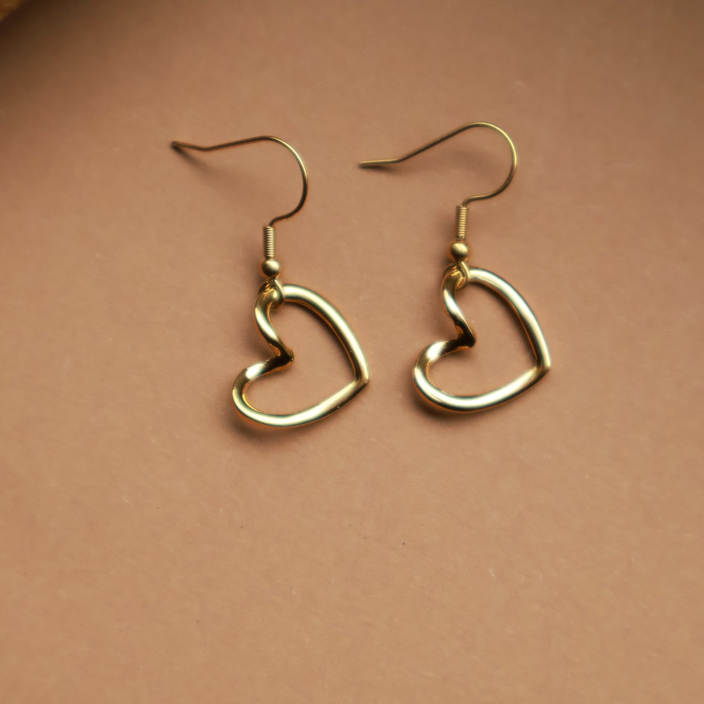 Herz Ohrringe in Gold aus Edelstahl, offenes Herz Design