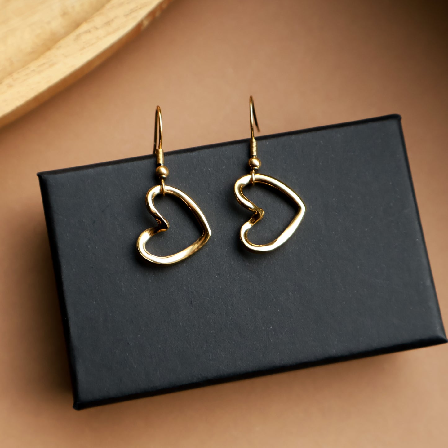 Herz Ohrringe in Gold aus Edelstahl, offenes Herz Design