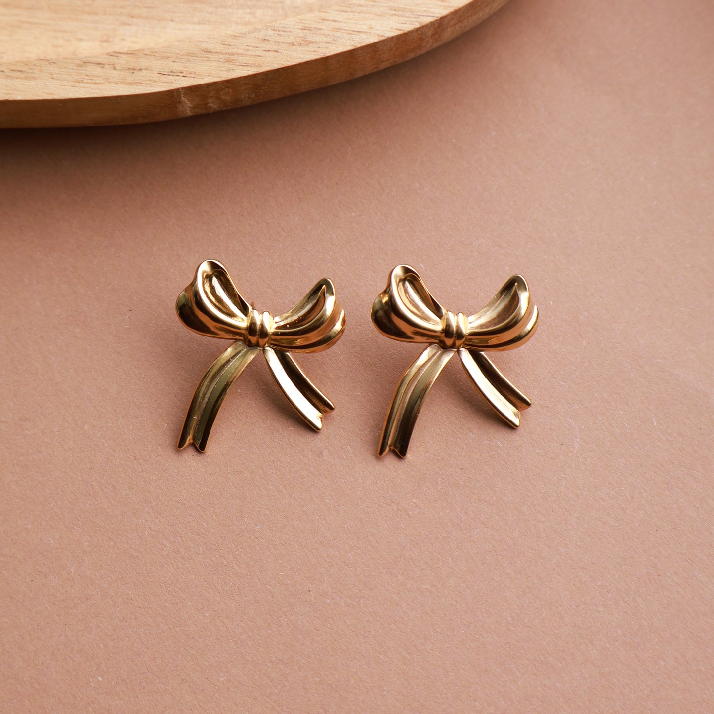 Schleifen-Ohrringe in Gold aus Edelstahl