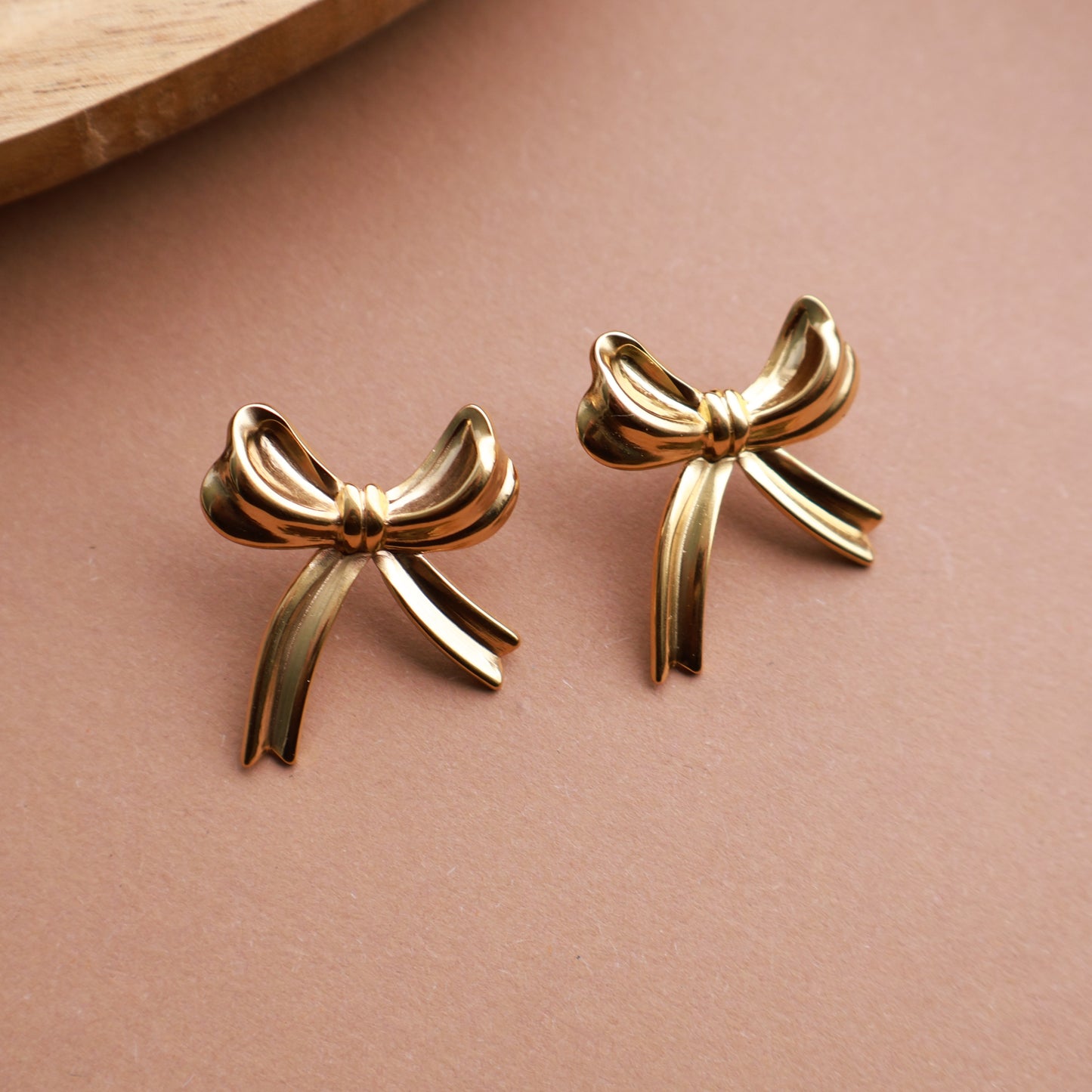 Schleifen-Ohrringe in Gold aus Edelstahl