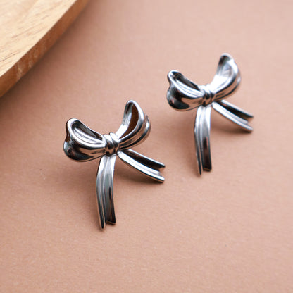 Schleifen-Ohrringe in Silber aus Edelstahl