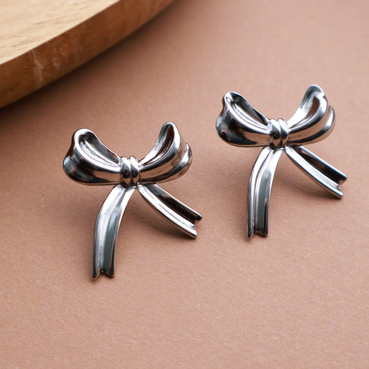 Schleifen-Ohrringe in Silber aus Edelstahl