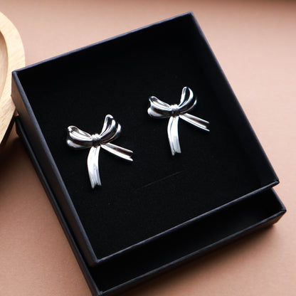 Schleifen-Ohrringe in Silber aus Edelstahl