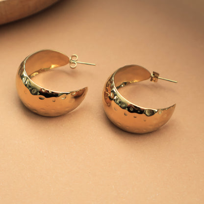 Goldene Creolen mit strukturierter Oberfläche, Edelstahl