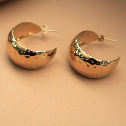 Goldene Creolen mit strukturierter Oberfläche, Edelstahl