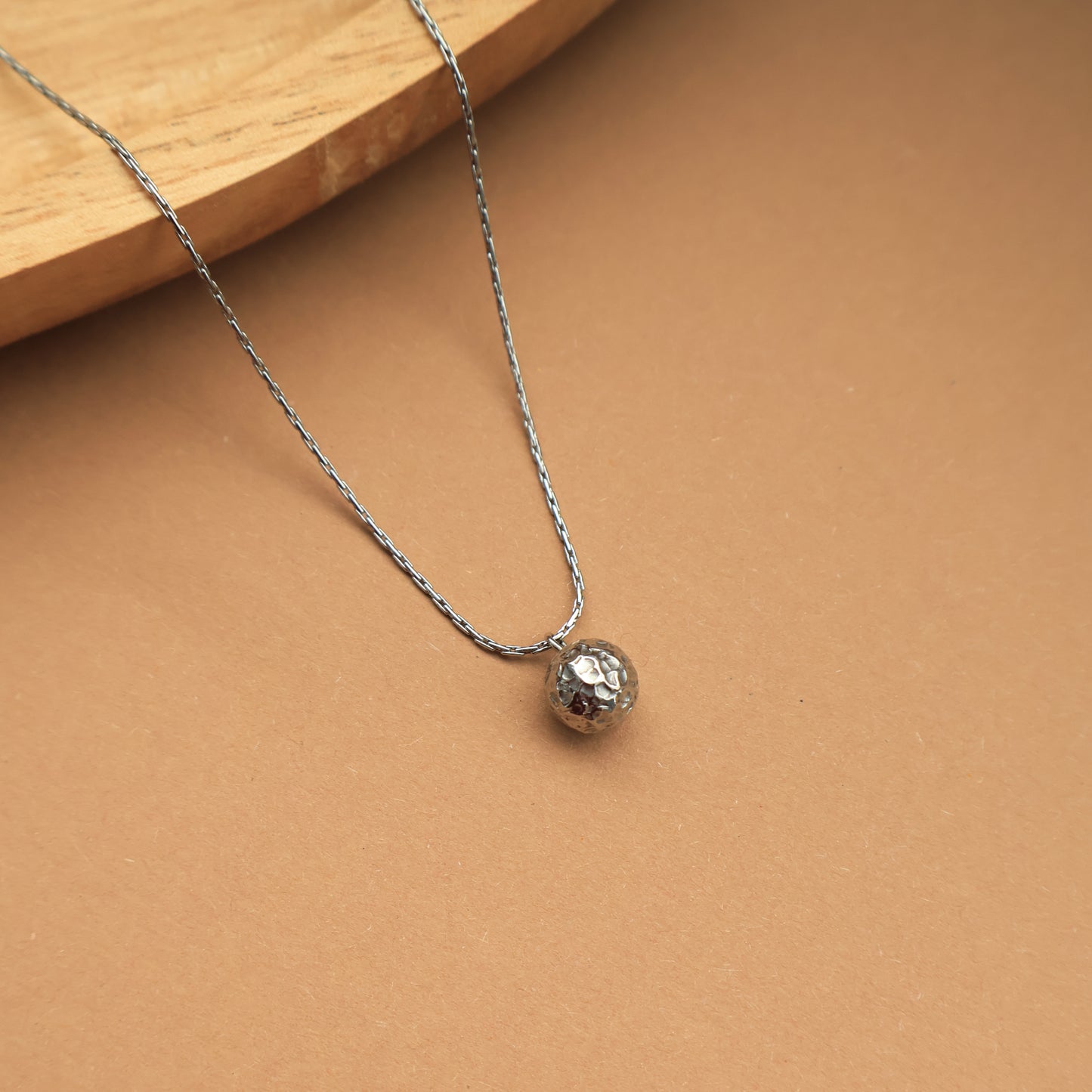 Silber Halskette mit strukturierter Kugel, Edelstahl