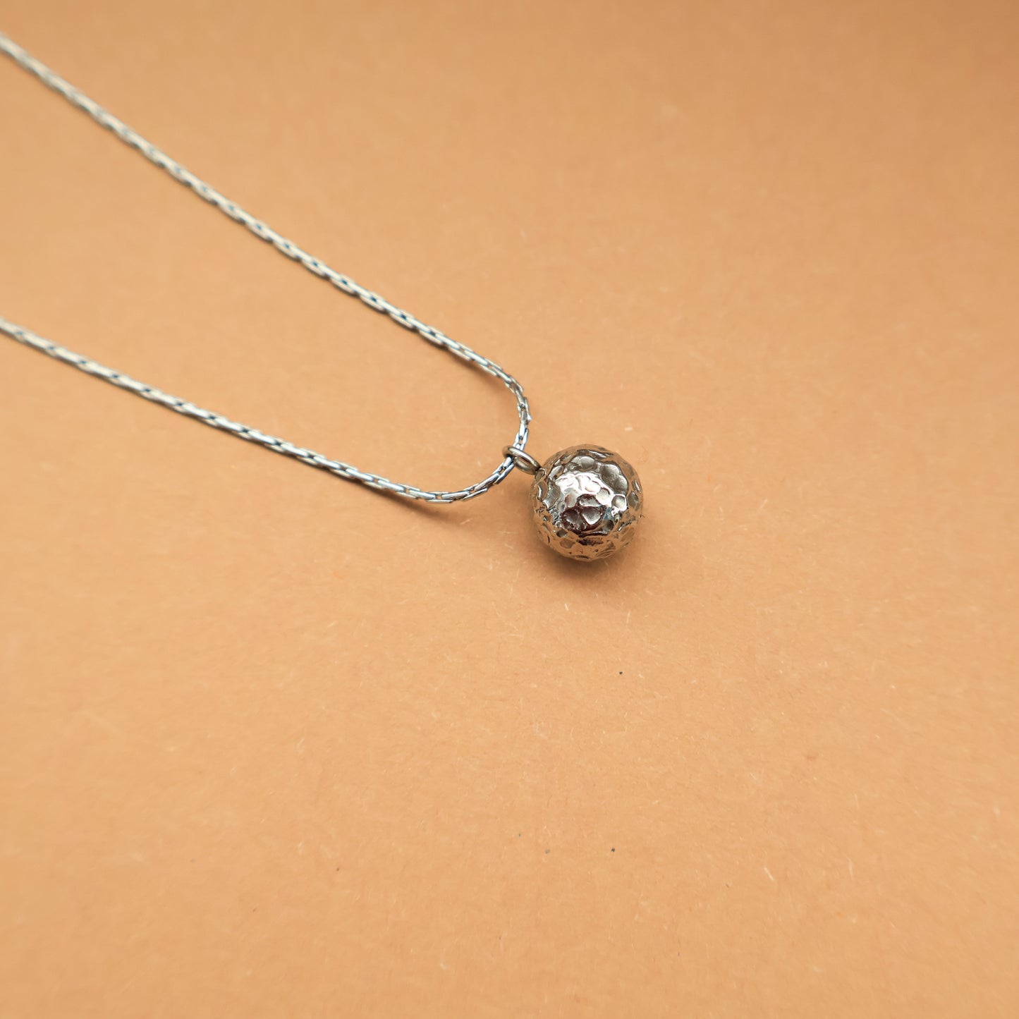 Silber Halskette mit strukturierter Kugel, Edelstahl