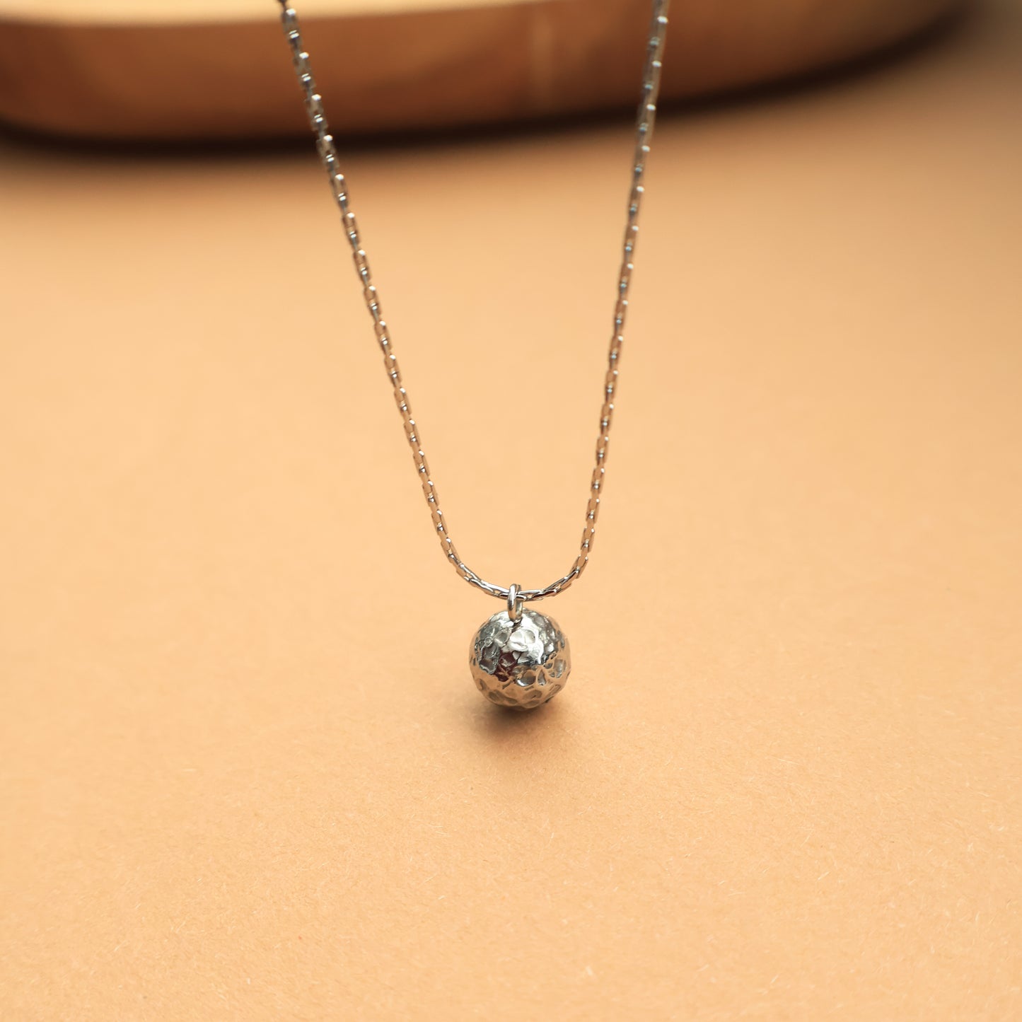 Silber Halskette mit strukturierter Kugel, Edelstahl