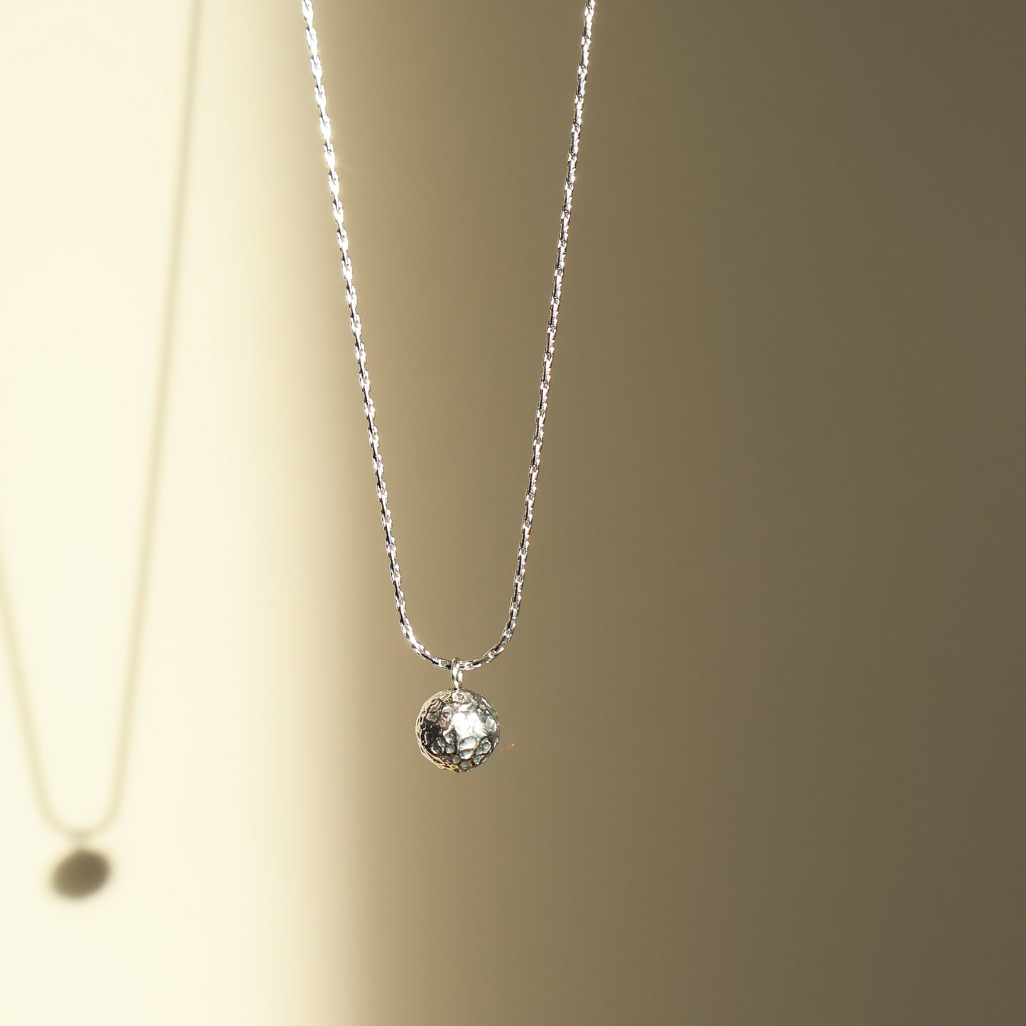 Silber Halskette mit strukturierter Kugel, Edelstahl