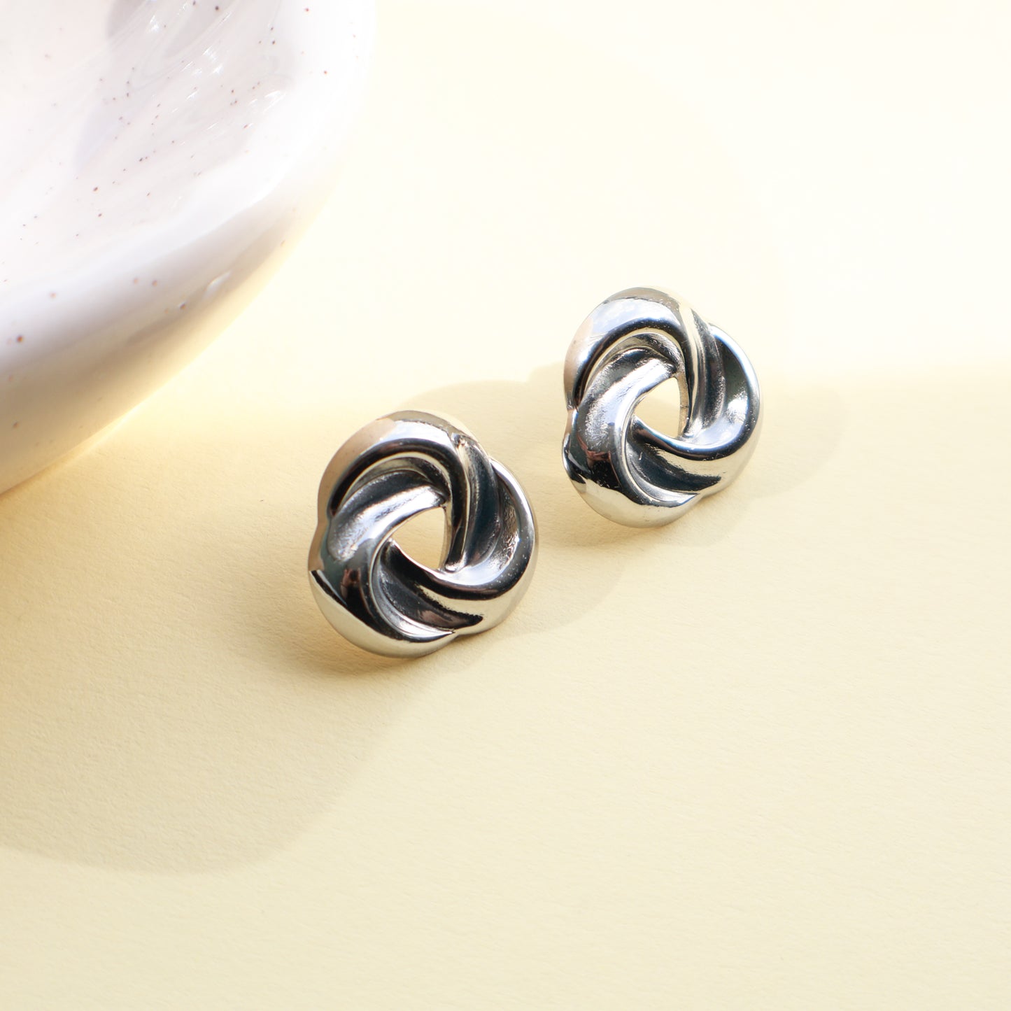 Ohrstecker in Silber aus Edelstahl, runde gedrehte Form