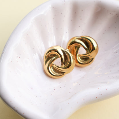 Ohrstecker in Gold aus Edelstahl, runde gedrehte Form