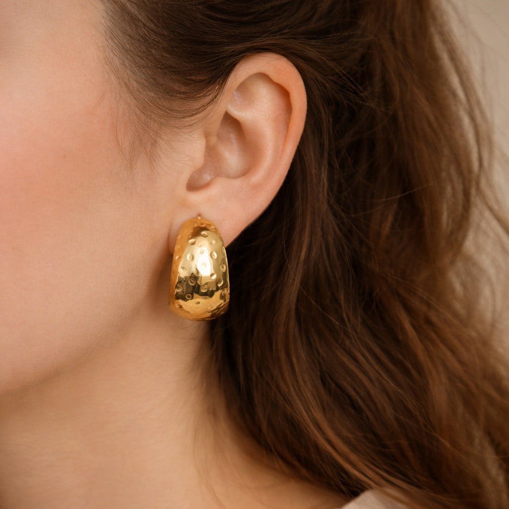 Goldene Creolen mit strukturierter Oberfläche, Edelstahl