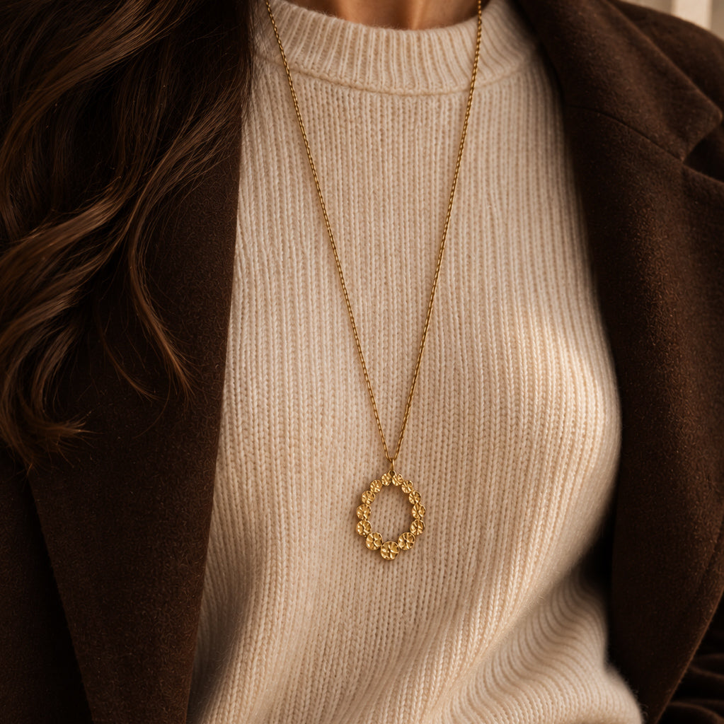 Lange Halskette in Gold mit großem Anhänger, Edelstahl