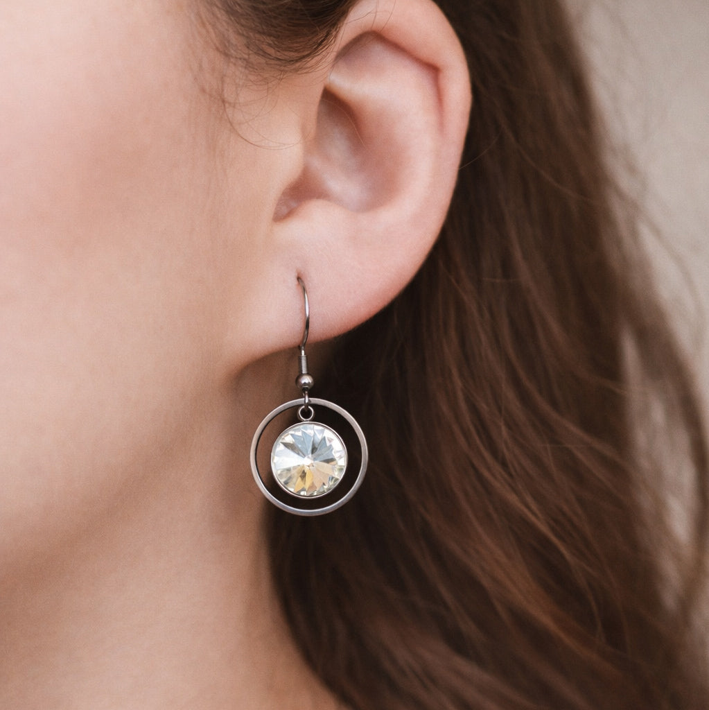 Ohrringe in Silber mit Zirkonia-Steinen und Kreis Anhänger, Edelstahl