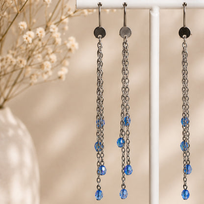 Lange Ohrringe in Silber mit hellblauen Perlen, Edelstahl