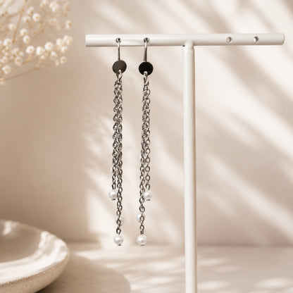 Lange Ohrringe in Silber mit echten Muschelkernperlen, Edelstahl