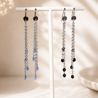 Lange Ohrringe in Silber mit hellblauen Perlen, Edelstahl