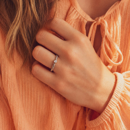 Schlichter Ring aus Edelstahl mit Zirkonia-Stein, Silber, verstellbar