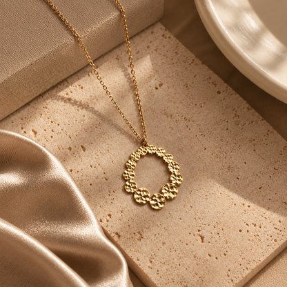 Lange Halskette in Gold mit großem Anhänger, Edelstahl