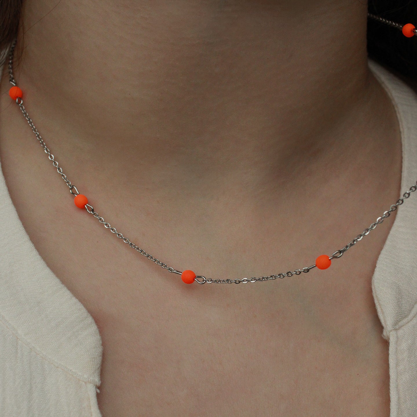 Halskette Silber mit kleinen Perlen in Orange, Neon Orange, Edelstahl