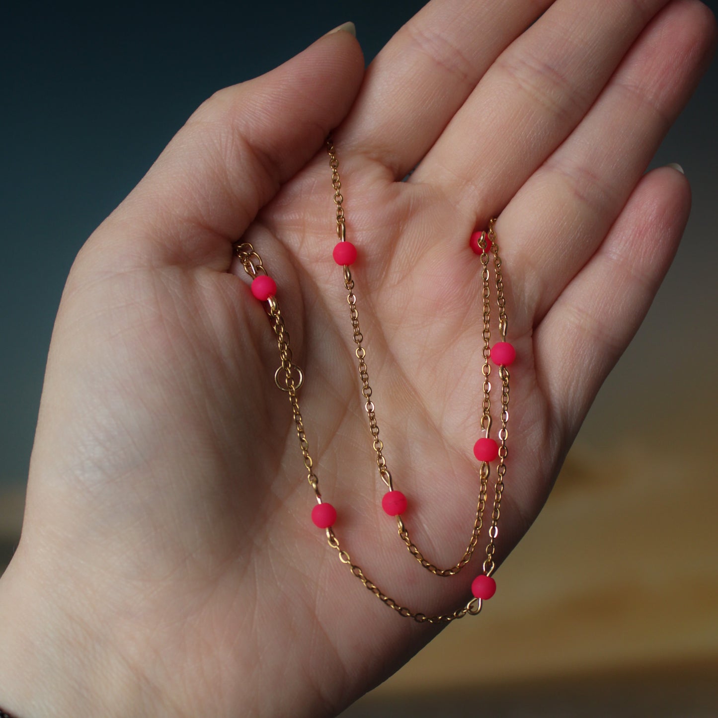 Halskette Gold mit kleinen Perlen in Pink, Neon Pink, Edelstahl